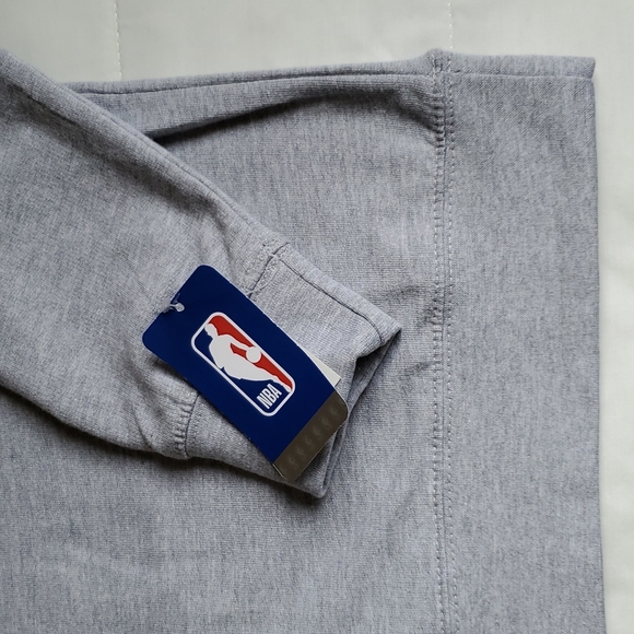 Toronto Raptors Sweatshirt Size Medium - Picture 6 of 7